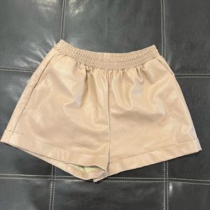 Boutique tan leather shorts high rise